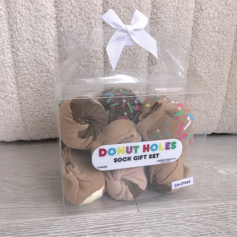 "Donut Holes" Crew Socks - 6 Pairs